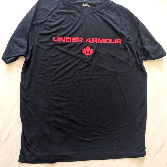 Under Armour Men's M t-shirt. Fits big - Picture 2 of 3